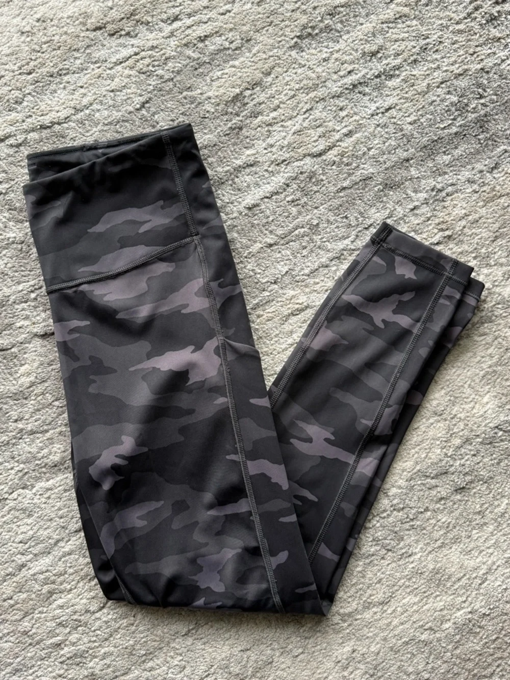 Athleta Ultimate Camo Stash Pocket 7/8 Tight | S